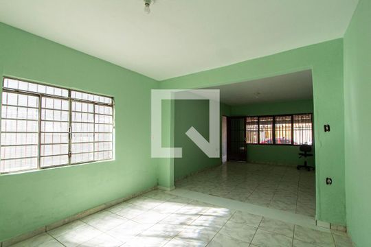 Sala de casa para alugar com 8 quartos, 250m² em Jardim Maria do Carmo, Sorocaba