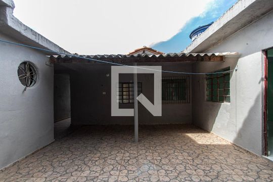 Área de Serviço de casa para alugar com 8 quartos, 250m² em Jardim Maria do Carmo, Sorocaba