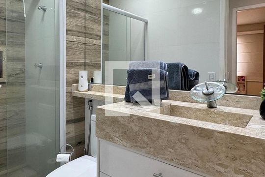 Banheiro de apartamento para alugar com 2 quartos, 54m² em Jardim Belval, Barueri