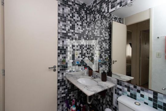 Banheiro de apartamento à venda com 2 quartos, 49m² em Parque Novo Mundo, São Paulo