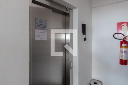 Elevador de apartamento à venda com 2 quartos, 140m² em Heliópolis, Belo Horizonte