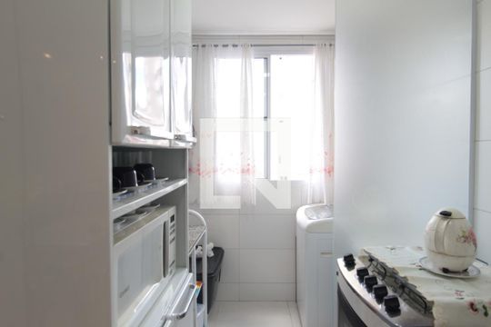 Cozinha e Área de Serviço de apartamento para alugar com 2 quartos, 52m² em Mantiqueira, Belo Horizonte