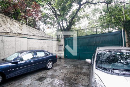 Garagem de casa à venda com 5 quartos, 460m² em Morumbi, São Paulo