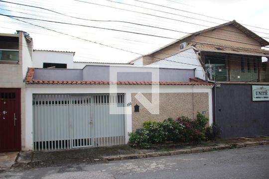 Fachada de casa à venda com 3 quartos, 180m² em Jk, Contagem