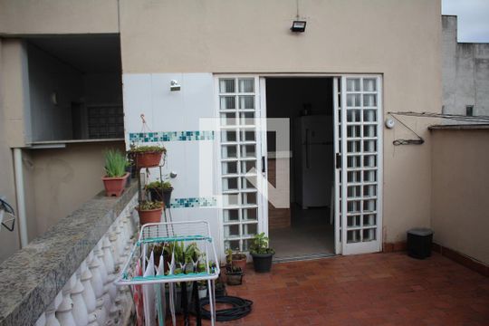 Quintal de casa à venda com 3 quartos, 180m² em Jk, Contagem