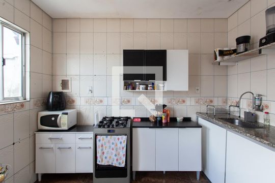 Cozinha de casa à venda com 3 quartos, 180m² em Planalto, Belo Horizonte