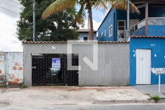 Fachada de casa à venda com 3 quartos, 180m² em Planalto, Belo Horizonte