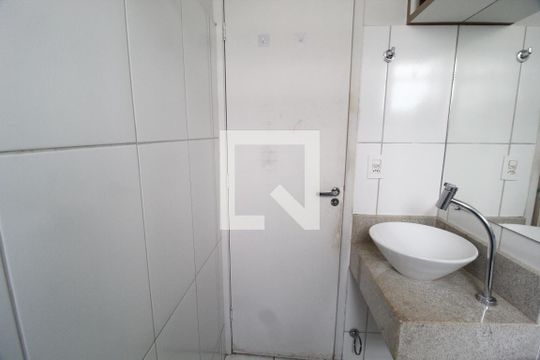 Banheiro Social de apartamento para alugar com 2 quartos, 45m² em Shopping Park, Uberlândia