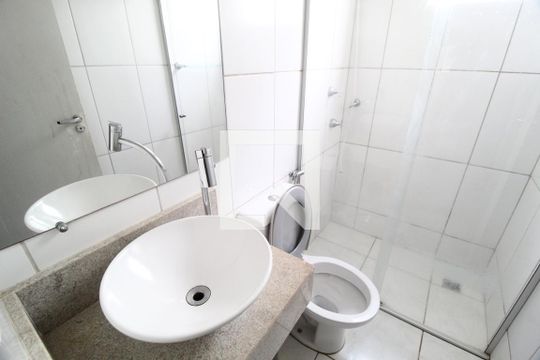 Banheiro Social de apartamento para alugar com 2 quartos, 45m² em Shopping Park, Uberlândia