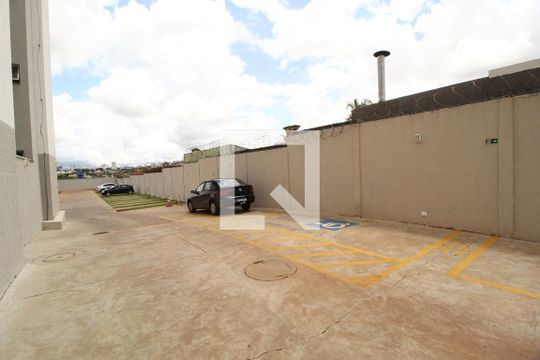 Garagem de apartamento para alugar com 2 quartos, 60m² em Granada, Uberlândia