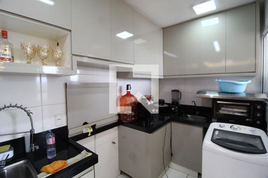 Cozinha de apartamento para alugar com 2 quartos, 60m² em Granada, Uberlândia