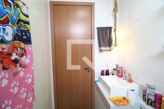 Banheiro Social de apartamento para alugar com 2 quartos, 60m² em Granada, Uberlândia