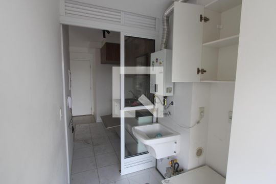 Área de serviço  de apartamento para alugar com 2 quartos, 59m² em Vila Ema, São Paulo