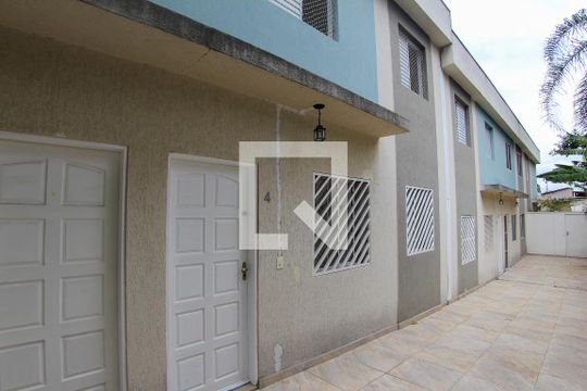 Área comum de casa de condomínio para alugar com 3 quartos, 80m² em Vila Bela, São Paulo