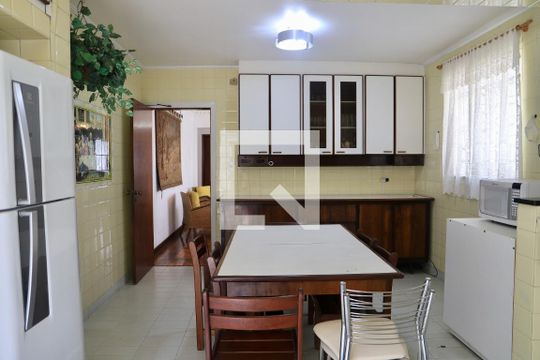 Cozinha de casa à venda com 3 quartos, 320m² em Mirandópolis, São Paulo