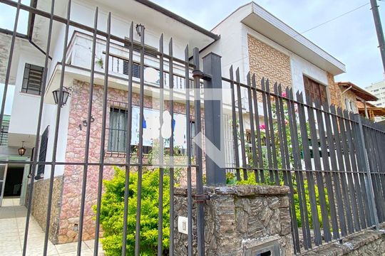 Fachada de casa à venda com 3 quartos, 320m² em Mirandópolis, São Paulo