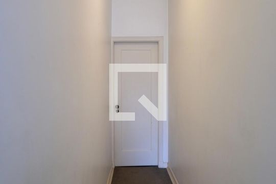 Corredor de casa à venda com 3 quartos, 320m² em Mirandópolis, São Paulo