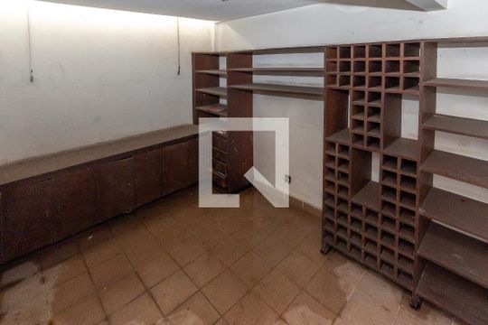 Adega de casa à venda com 3 quartos, 400m² em Jardim dos Estados, São Paulo