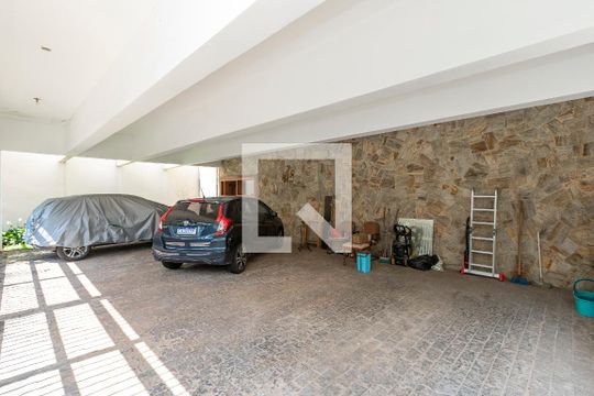 Garagem de casa à venda com 3 quartos, 400m² em Jardim dos Estados, São Paulo