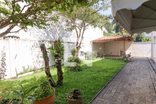 Quintal de casa à venda com 3 quartos, 400m² em Jardim dos Estados, São Paulo