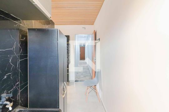 Cozinha de kitnet/studio para alugar com 1 quarto, 25m² em Jardim Ivana, São Paulo