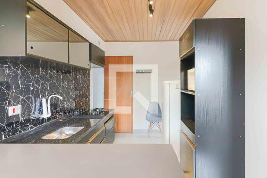 Cozinha de kitnet/studio para alugar com 1 quarto, 25m² em Jardim Ivana, São Paulo