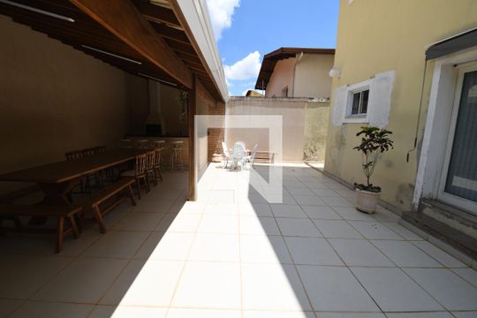 Quintal de casa à venda com 4 quartos, 300m² em Parque Taquaral, Campinas