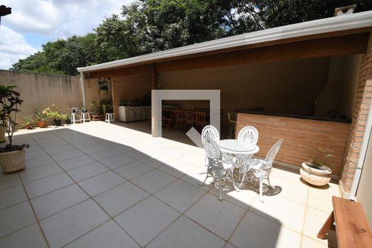 Quintal de casa à venda com 4 quartos, 300m² em Parque Taquaral, Campinas