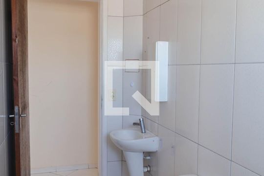 Banheiro de apartamento à venda com 2 quartos, 52m² em Vila Galvão, Guarulhos