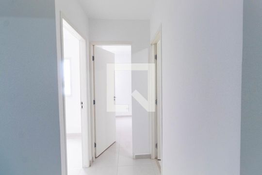 Corredor de apartamento para alugar com 2 quartos, 45m² em Itaquera, São Paulo
