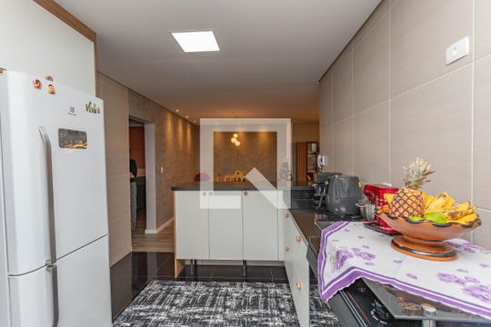Cozinha  de casa à venda com 3 quartos, 188m² em Taboão, Diadema