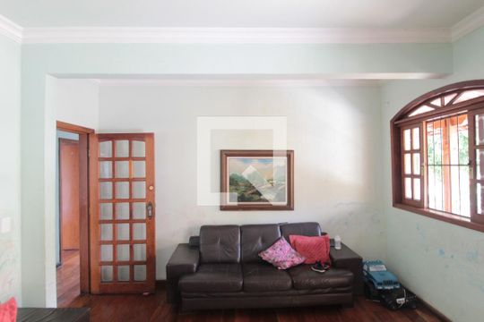 Sala de casa à venda com 6 quartos, 358m² em São João Batista, Belo Horizonte