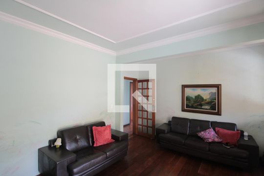 Sala de casa à venda com 6 quartos, 358m² em São João Batista, Belo Horizonte