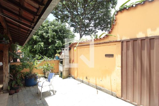 Garagem de casa à venda com 6 quartos, 358m² em São João Batista, Belo Horizonte