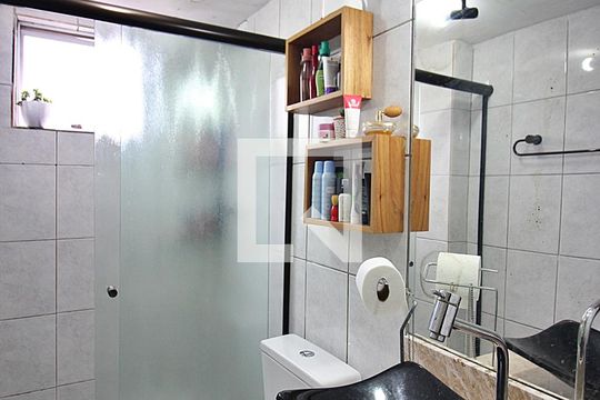 Banheiro Social de apartamento para alugar com 2 quartos, 52m² em Santa Terezinha, São Bernardo do Campo
