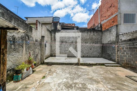 Quintal de casa para alugar com 2 quartos, 111m² em Jardim Utinga, Santo André