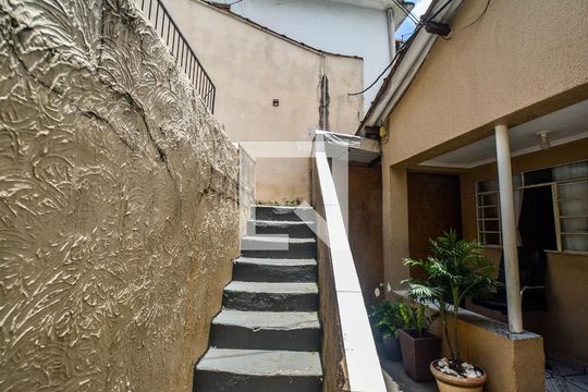 Quintal de casa para alugar com 2 quartos, 111m² em Jardim Utinga, Santo André
