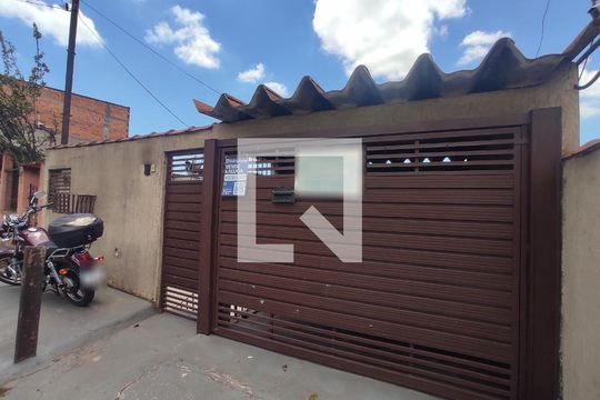 Fachada de casa para alugar com 2 quartos, 111m² em Jardim Utinga, Santo André
