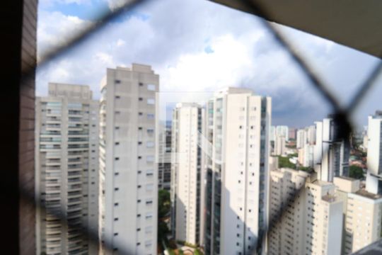 Vista da Suíte 3 de apartamento à venda com 3 quartos, 216m² em Vila Romana, São Paulo