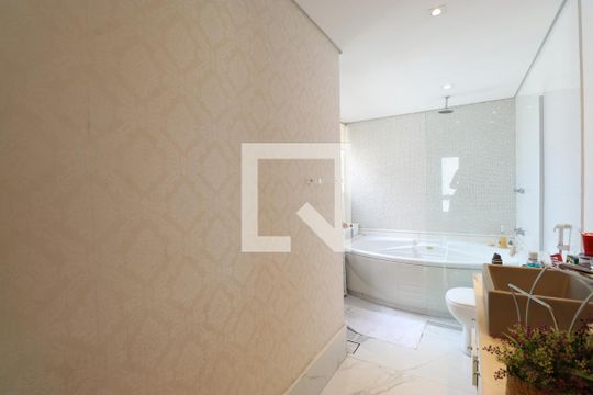 Banheiro da Suíte 3 de apartamento à venda com 3 quartos, 216m² em Vila Romana, São Paulo