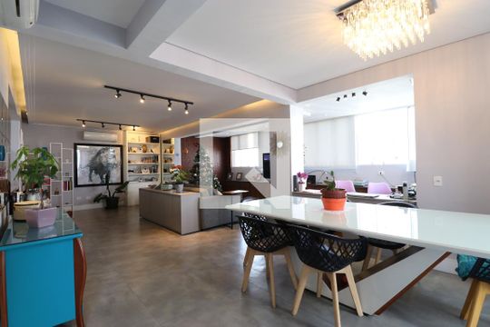Apartamento à venda com 3 quartos, 216m² em Vila Romana, São Paulo