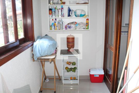 Lavanderia de casa para alugar com 2 quartos, 100m² em Jardim do Engenho, Cotia