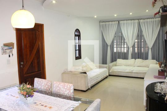 Casa para alugar com 3 quartos, 223m² em Jardim do Engenho, Cotia