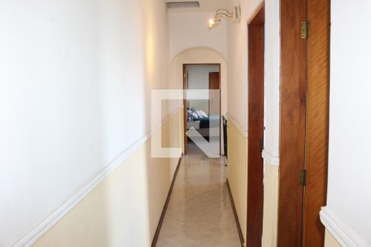 Corredor de casa para alugar com 3 quartos, 223m² em Jardim do Engenho, Cotia