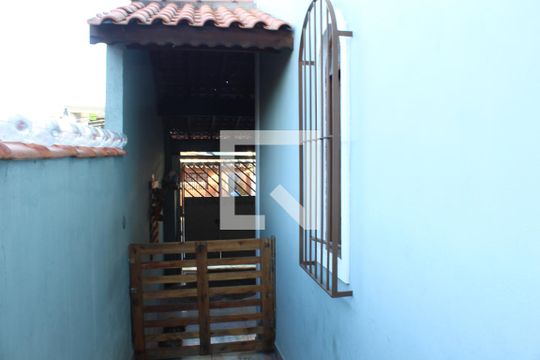 Fachada de casa para alugar com 3 quartos, 223m² em Jardim do Engenho, Cotia