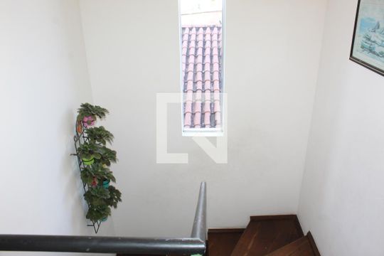 Corredor de casa para alugar com 3 quartos, 223m² em Jardim do Engenho, Cotia