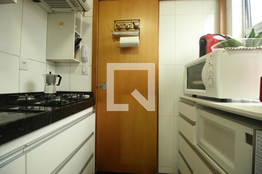 Cozinha de apartamento à venda com 3 quartos, 80m² em Calafate, Belo Horizonte