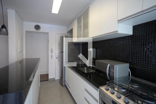 Cozinha de apartamento para alugar com 2 quartos, 75m² em Jardim Vila Mariana, São Paulo