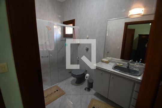 Banheiro 1 de casa de condomínio à venda com 4 quartos, 800m² em Jardim Botânico (sousas), Campinas