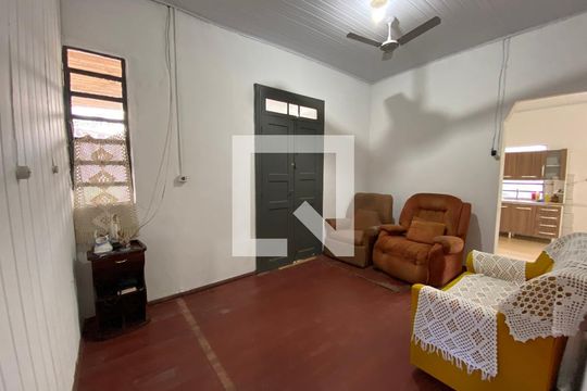 Sala 2 de casa para alugar com 4 quartos, 250m² em Guarani, Novo Hamburgo